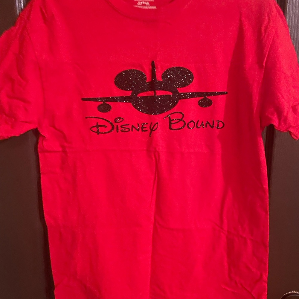 Gilden women’s ears vacation bound Red T-Shirt